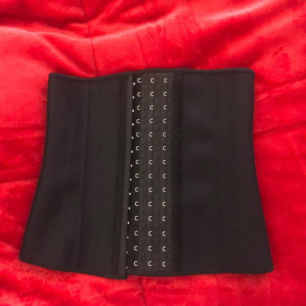 Yianna woman’s waist trainer